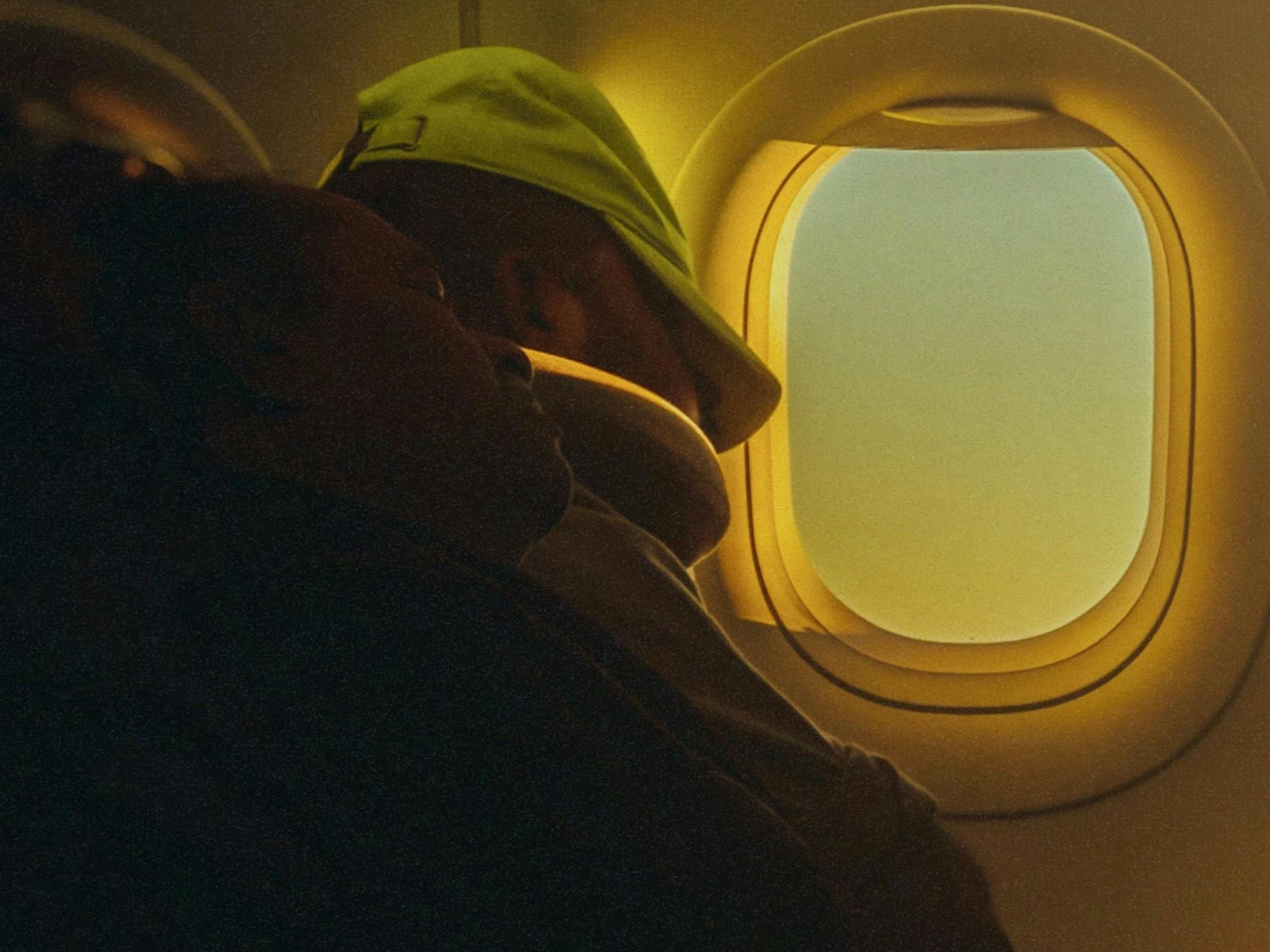 When to Sleep on a Plane: Mastering the Art of In-Flight Rest on Long-Haul Flights